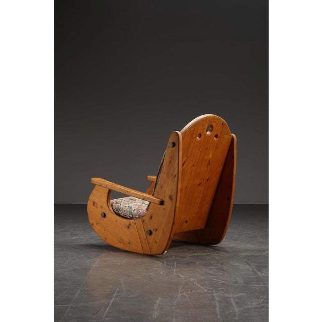 period: 1970s origin: Scandinavia dimensions: h104 x w77 x d96 cm material: pine wood, vintage cushions I have official...