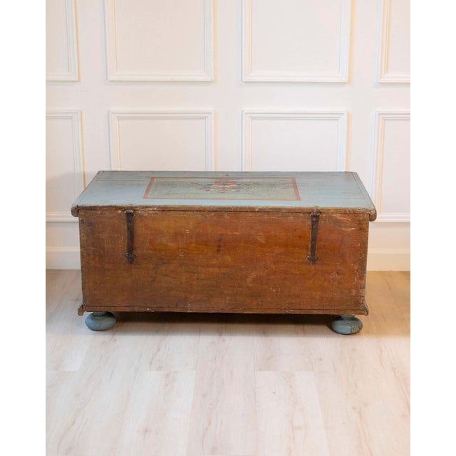 Early 19th-Century Alpine Painted Chest in Fir with Floral Decoration For Sale In Atlanta - Image 6 of 14