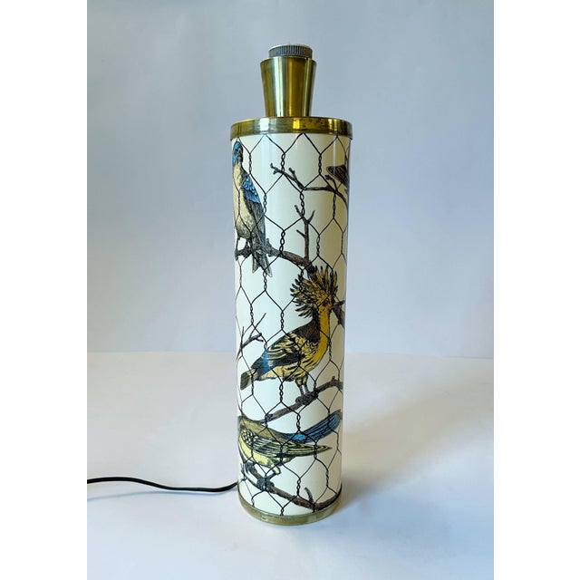 Vintage Italian table lamp with painted metal decorated with birds (lithographical and transfer-printed) and brass / made...