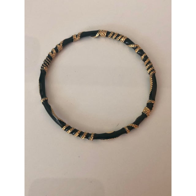 1980s Joan Rivers Black Enamel & Gold Rope Bangle Bracelet For Sale - Image 4 of 7