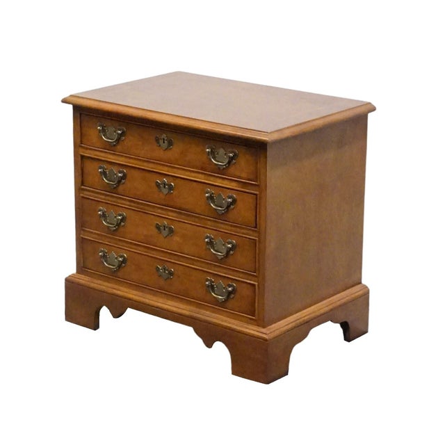WELLINGTON HALL Traditional Style 24" Nightstand 22.5" High 24.25" Wide 16.25" Deep We specialize in high end used...