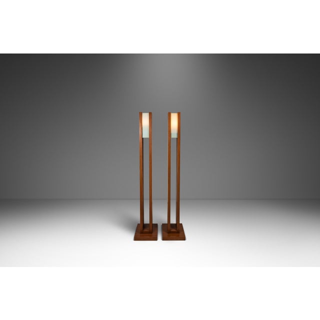 1960s Mid-Century Modern Freestanding Architectural Tower Floor Lamps in Oak After Frank Llyod Wright, Usa - Set of 2 For Sale In Orlando - Image 6 of 18