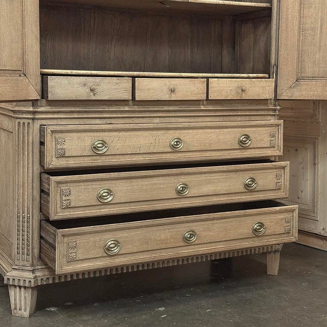 18th Century Dutch Louis XVI Period Stripped Oak Linen Press For Sale - Image 17 of 18