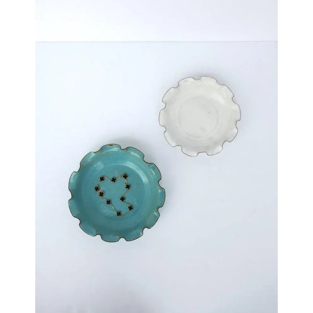 Sky Blue Pottery Bowl with Ruffled Edge For Sale In New York - Image 6 of 13