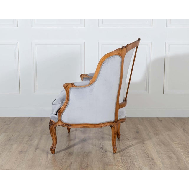 Wood Pair of Louis XV-Style Beech Gondola Armchairs in Gray Velvet, 20th Century For Sale - Image 7 of 15