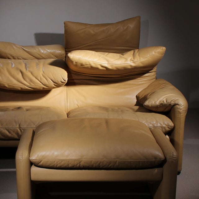 Well-maintained vintage condition. The high-quality leather is intact—there are no rips, holes, or major defects. Over the...