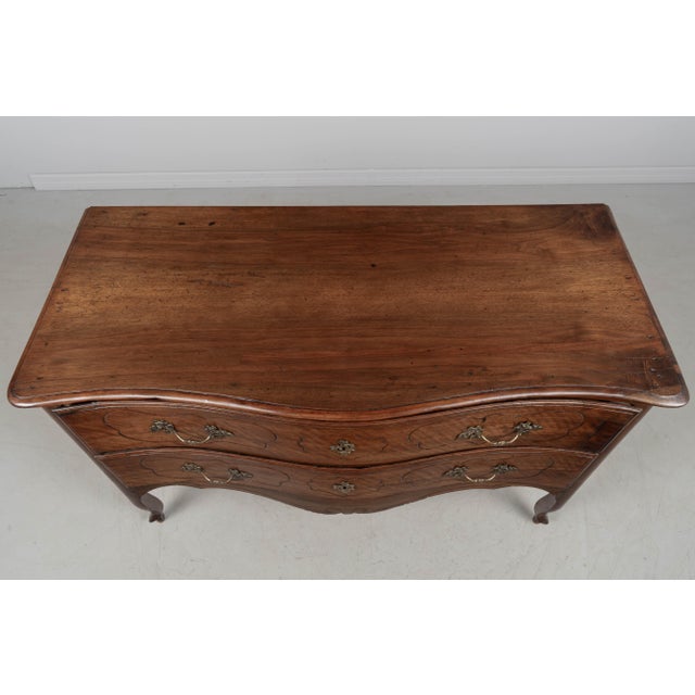 Italian Louis XV Walnut Commode, Hand-Carved With Bronze Hardware For Sale In Orlando - Image 6 of 14