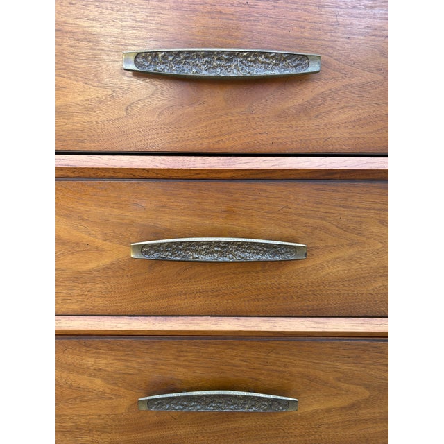 Heritage Heritage Mid Century Modern Walnut 7 Drawer Chest of Drawers/Dresser... For Sale - Image 4 of 12