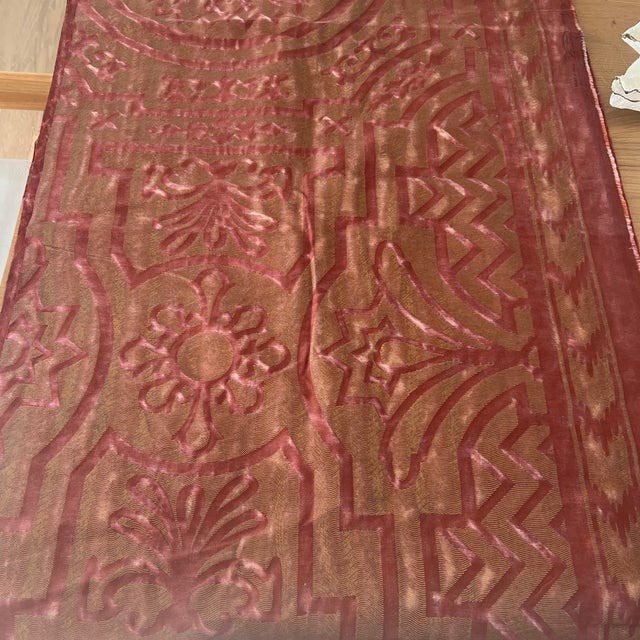 Altare Fior di pesco & copper Produced in collaboration with Venetian Heritage, ALTARE is drawn from the inlaid marble...