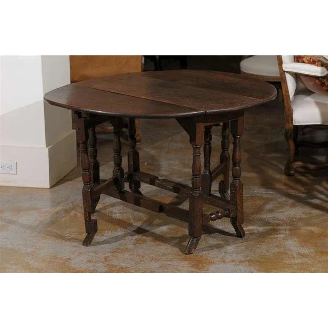 18th Century English Oak Gateleg Drop-Leaf Table with Turned Legs and Drake Feet For Sale - Image 4 of 11
