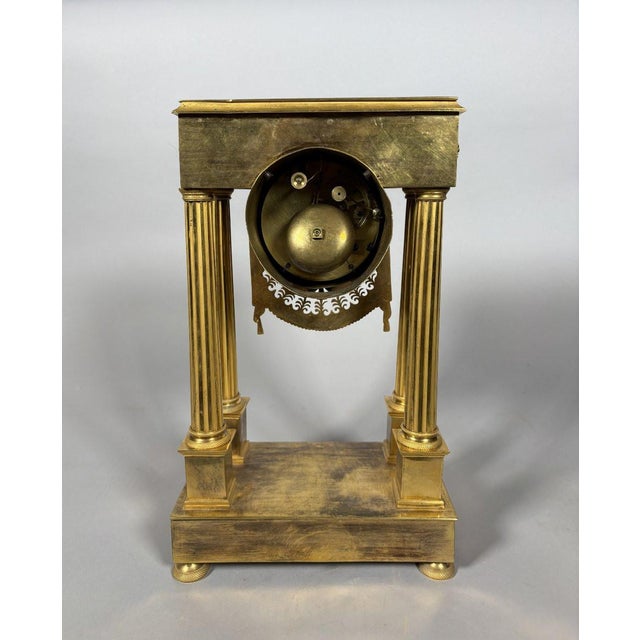 Bronze portico clock from the Empire period, 19th century For Sale - Image 6 of 10