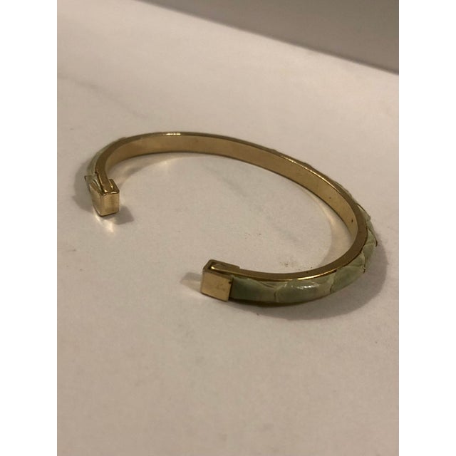 Tribal 1980s Celery Green Snakeskin Gold Bangle Bracelet For Sale - Image 3 of 6