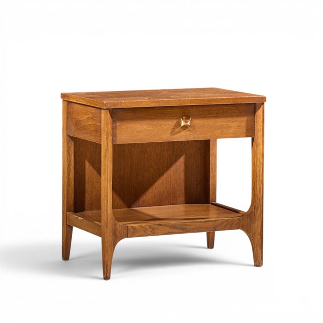 Broyhill Brasilia Mid Century Walnut and Brass Nightstands - Pair For Sale In Chicago - Image 6 of 11