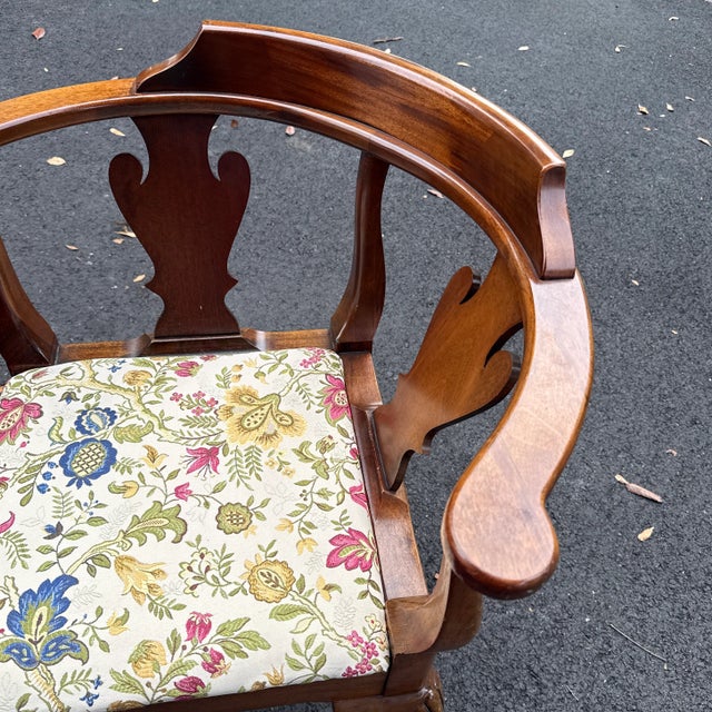 Queen Anne Mahogany Corner Chair Circa 18th Century For Sale - Image 11 of 12