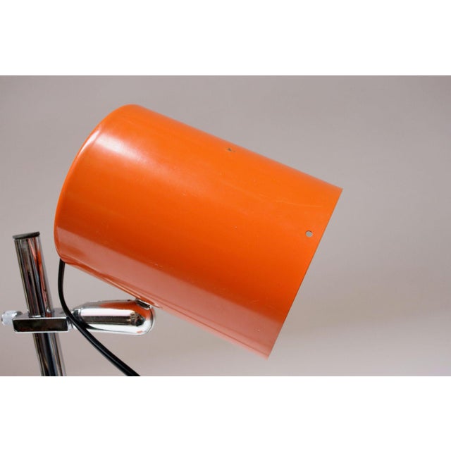 Mid-Century American Modern Adjustable Articulating Table Lamp in Chrome and Orange Metal For Sale - Image 9 of 12