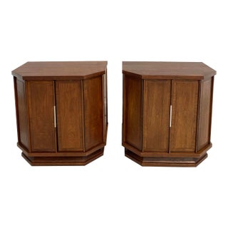 Pair of MCM Walnut Nightstands Commodes Attributed to Kent Coffey For Sale