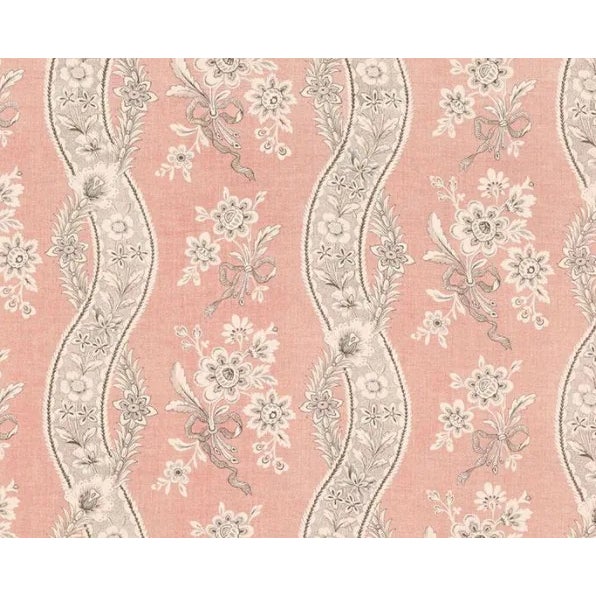 Based on a classic Proven√ßal motif, Le Castellet is a printed Linen ogee composed of a traditional floral and ribbon...
