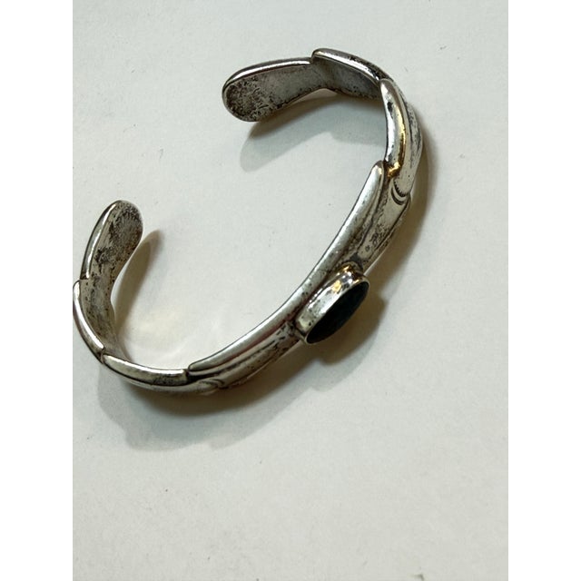 Vintage Southwestern Native American Style Sterling Silver Turquoise Cuff Bracelet – Hand-Chiseled Ingot Style For Sale - Image 4 of 10