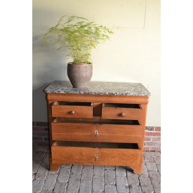 19th-century French oak chest of drawers, sideboard, commode. With marble top. Height: 79 cm. Width: 90 cm. Depth: 45 cm....
