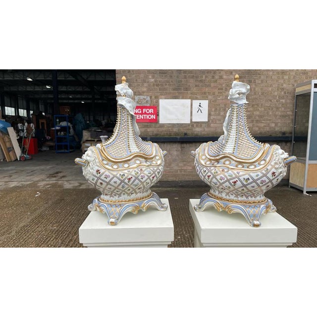 White 20th Century Vaisseau à Mât Ship Vase and Cover from Meissen, Set of 2 For Sale - Image 8 of 12