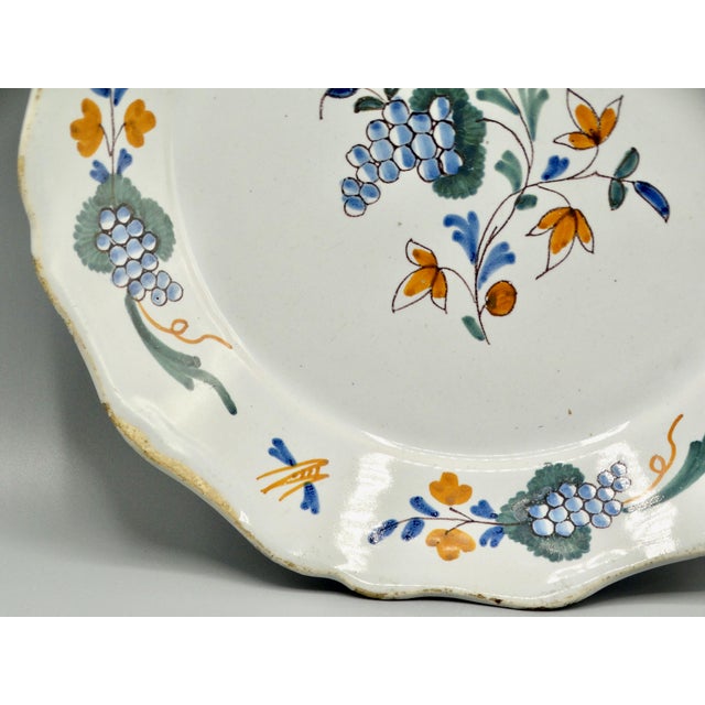 Late 18th Century 18th-Century French Country Nevers Polychrome Plate With Insects For Sale - Image 5 of 9