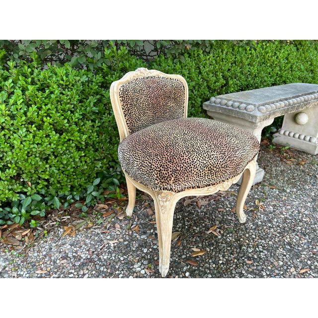 French Louis XV Style Vanity Chair For Sale In Houston - Image 6 of 10