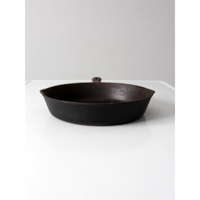 Vintage Unmarked Wagner No. 8 Cast Iron Skillet For Sale - Image 4 of 13