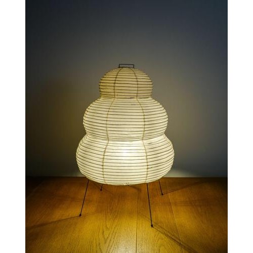 Pair of Early "24N" Akari Mid Century Table Lamps by Isamu Noguchi Produced by Ozeki, Gifu Japan 1960s For Sale - Image 3 of 7