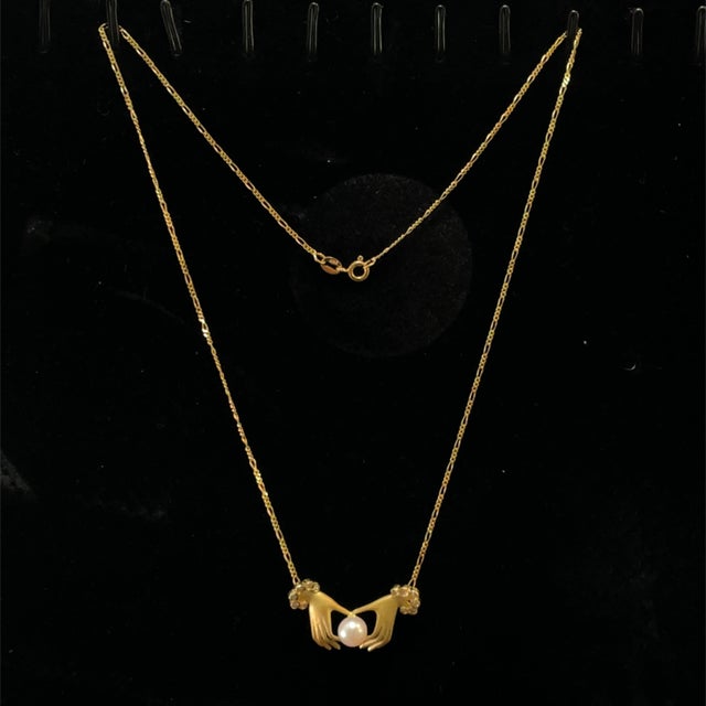Early 21st Century 18k Yellow Gold Diamond Hands Holding Pearl Pendant Necklace For Sale - Image 5 of 9