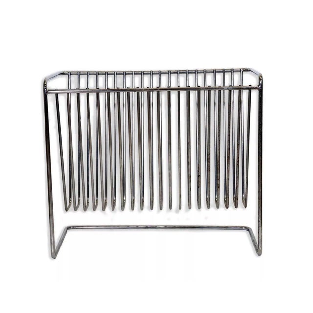 Stylish and practical, this Chrome Magazine Rack by Arthur Umanoff is a perfect example of postmodern design. The sleek,...