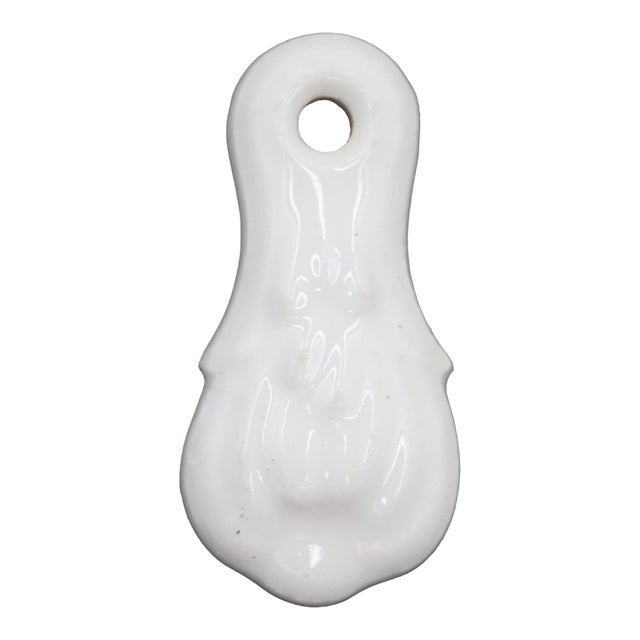 Antique White Ceramic Acanthus Leaf Keyhole Draft Cover For Sale