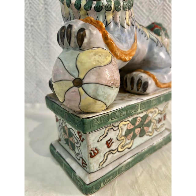 Light Green Vintage Famille Verte Chinoiserie Porcelain Foo Dog Guardian Lion With Ball For Sale - Image 8 of 12