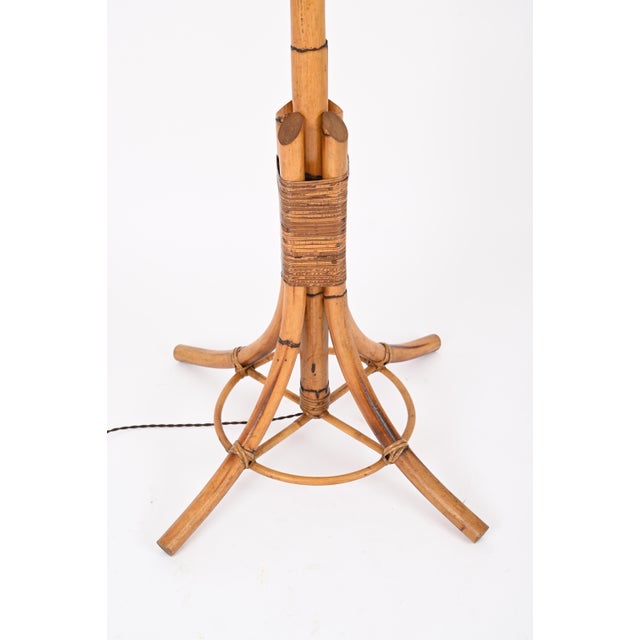 Wood French Riviera Floor Lamp in Rattan, Wicker & Bamboo in the style of Sognot, Italy, 1960s For Sale - Image 7 of 17