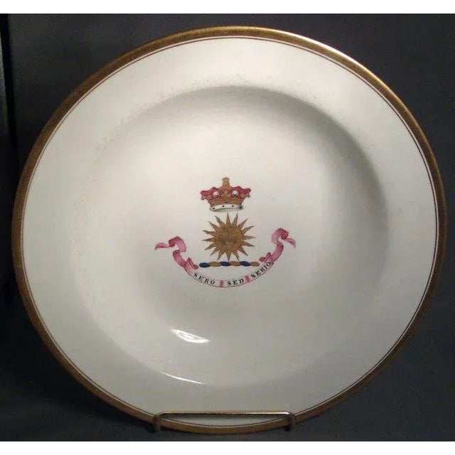 Antique Chamberlain's Worcester armorial bowl with crown crest above the sun above a banner with the motto "SERO SED...