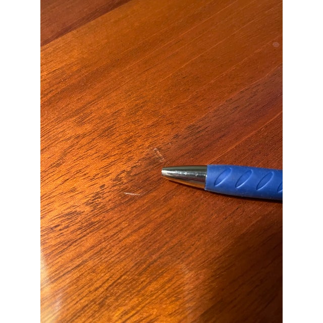 1990s Stickley Federal Style Featuring a Bowfront Design Crafted From Mahogany Solids, Book-Matched Mahogany Veneer, and Satinwood Bellflower Inlays. For Sale - Image 12 of 12