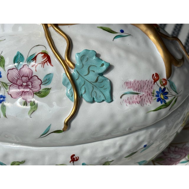 White Vintage Chinoiserie Style Porcelain Mottahedeh Melon Tureen With Underplate For Sale - Image 8 of 17