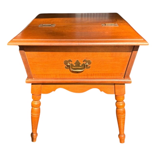 1950s Heywood-Wakefield Dough Box Side Table | Vintage Maple Flip-Top End Table For Sale