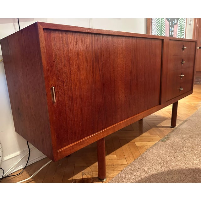 Mid-Century Modern Danish Modern Teak Credenza Sideboard Buffet c.1958 For Sale - Image 3 of 17