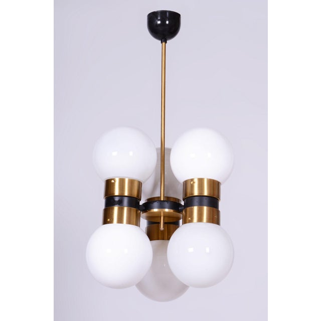 This original and visually captivating pendant chandelier, originating from the 1960s, represents an exceptional and...