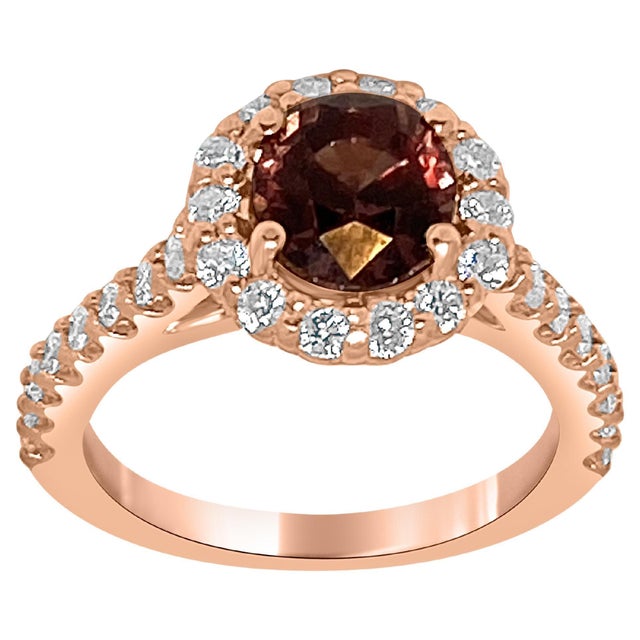 Bochic Vintage Red Sapphire & Diamond Cluster Ring Set In 18K Yellow Gold For Sale - Image 17 of 18
