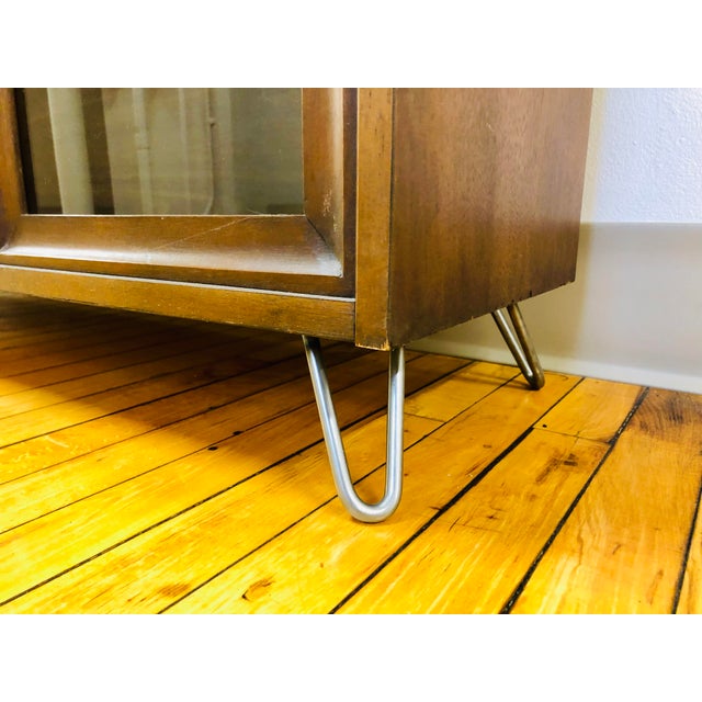 Wood Mid Century Modern Broyhill Brasilia Display Case Shelving Unit on Custome Hairpin Legs For Sale - Image 7 of 8