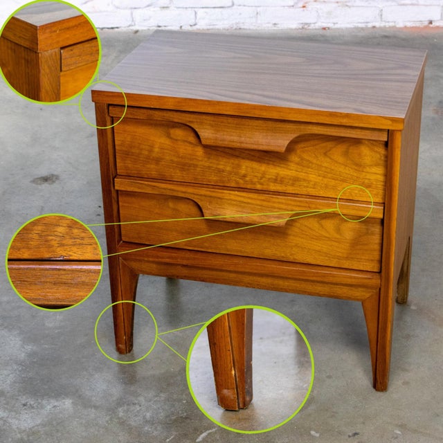 Mid-20th Century MCM Nightstand Side or End Table Attributed to Johnson Carper Fashion Trend Line For Sale - Image 16 of 17