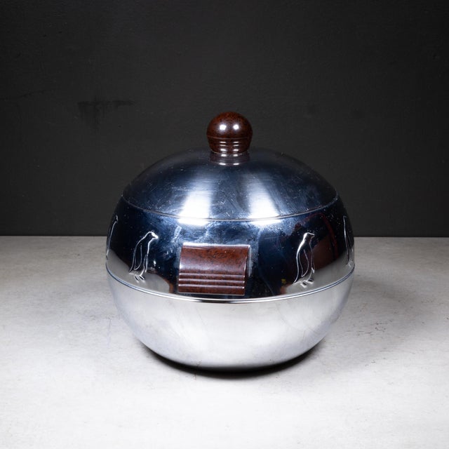 Mid-Century Penguin Chrome Ice Bucket With Bakelite Handles c.1960 For Sale In San Francisco - Image 6 of 8