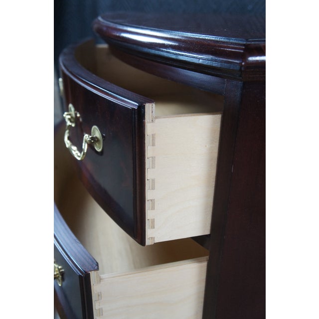 Wood Thomasville 18th Century Flame Mahogany Bow Front Bedside Chests Nightstands, A Pair For Sale - Image 7 of 13