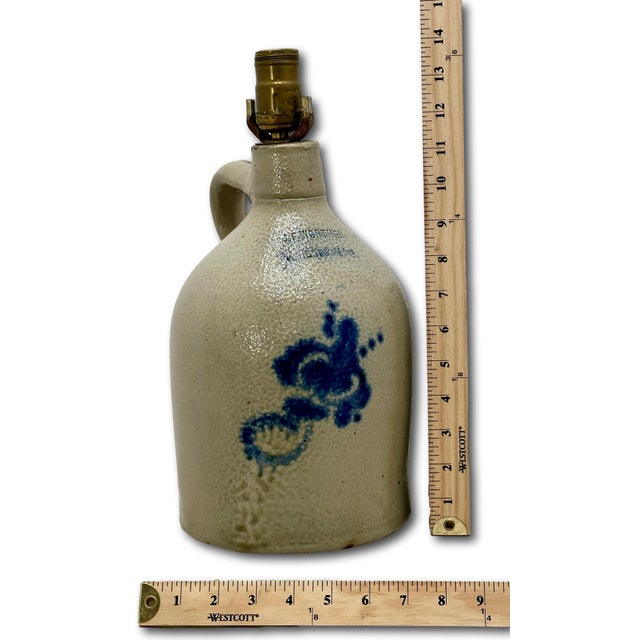 Mid 19th Century Antique 1870s American Peabody Massachusetts Blue Decorated 1 Gallon Stoneware Jug - Table Lamp Base Conversion For Sale - Image 5 of 18
