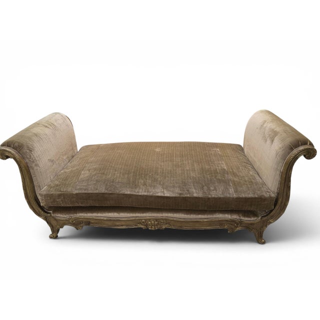 French Vintage Marge Carson French Louis XV Style Daybed Newly Reupholstered, Attrbiuted For Sale - Image 3 of 12