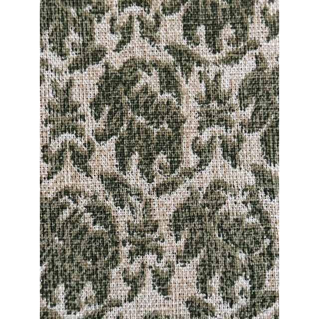 Traditional Le Gracieux Pienza - Positive Positive Print Linen Fabric in Sage 3 7/8 Yards For Sale - Image 3 of 7