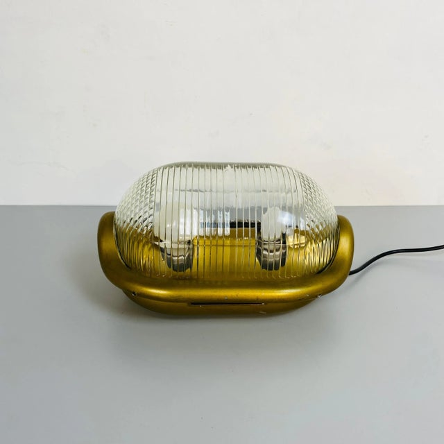 Flos Mid-Century Modern Walnut Table Lamp by Achille Castiglioni for Flos, 1970s For Sale - Image 4 of 10