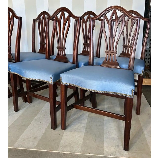Great Set of 6 19th Century Federal Style Shield Back Mahogany Dining Chairs For Sale In Richmond - Image 6 of 8