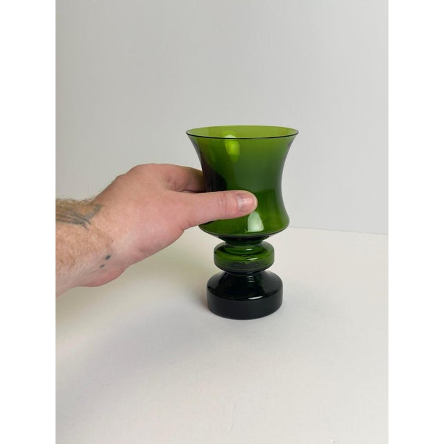 1960s Mid-Century Modern Green Glass Hooped Vase by Tamara Aladin for Riihimaki, 1960s For Sale - Image 5 of 10